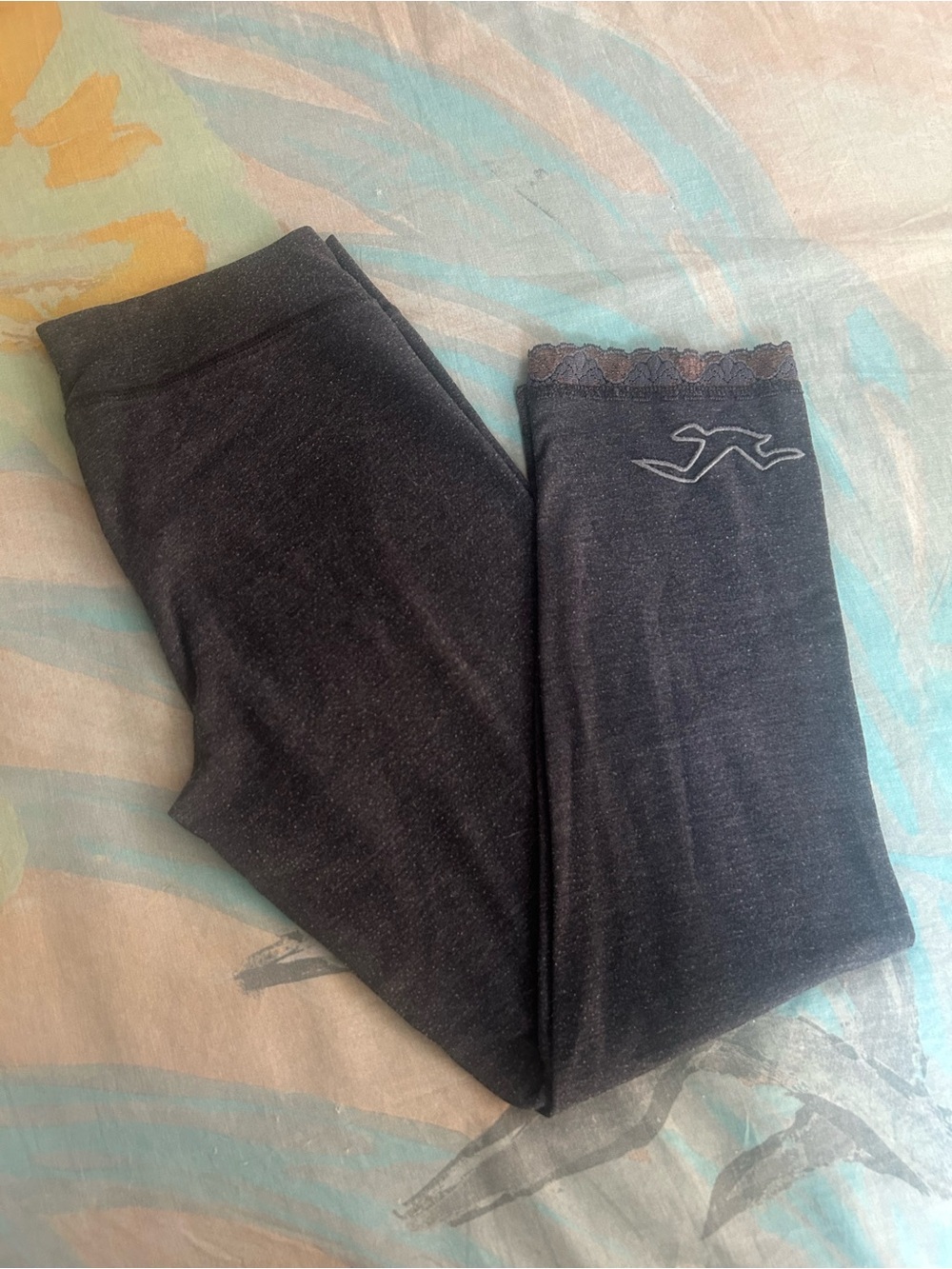 Hollister • Gray Lace Trim Capri Leggings